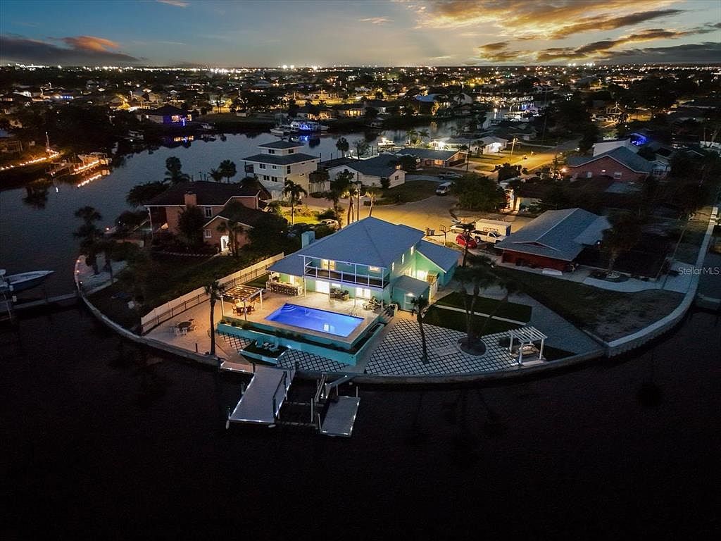 744 Spanish Main Dr Apollo Beach, FL 33572  | Single Family