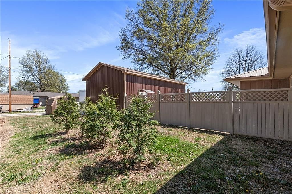 1022 S Larson Ave Chanute, KS 66720 | Single Family