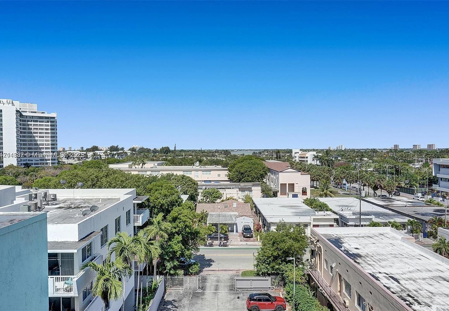 7620 Carlyle Ave APT 703 Miami Beach, FL 33141  | Condominium