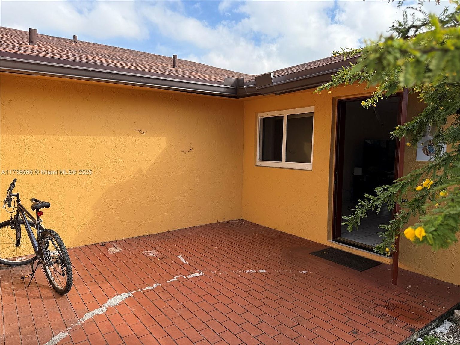 6525 SW 107th Ave Miami, FL 33173 | Single Family