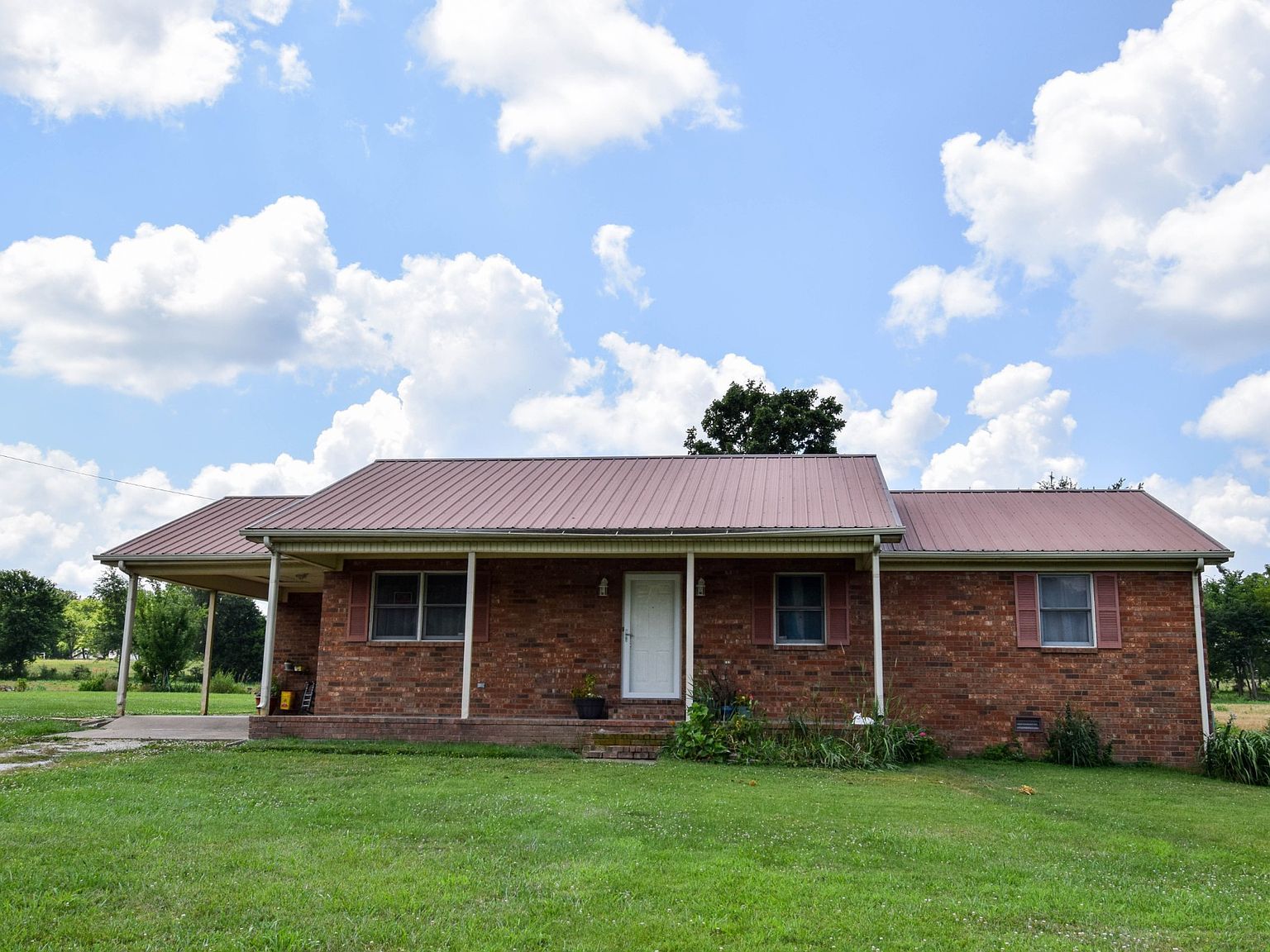 135 Old Highway 52 W Portland, TN 37148 | Single Family