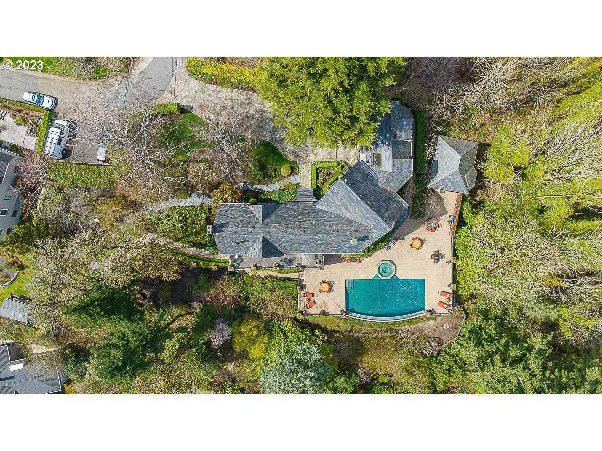 5570 SW Menefee Dr, Portland, OR, USA, 97239  | Single Family