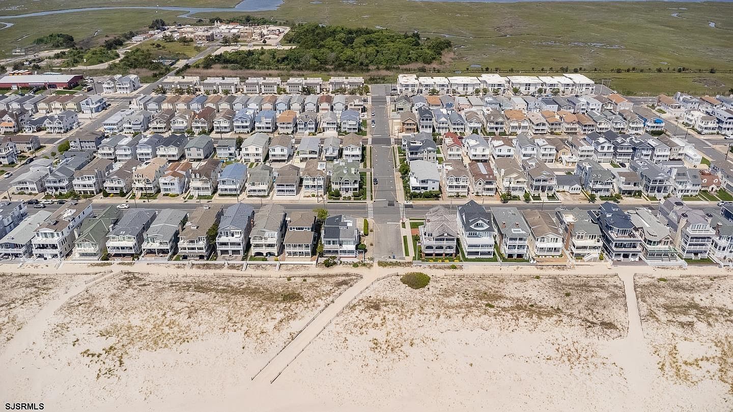 405 44th St #1 Ocean City, NJ 08226  | Condominium