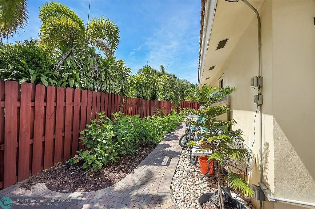 420 SE 5th St Pompano Beach, FL 33060 | Single Family