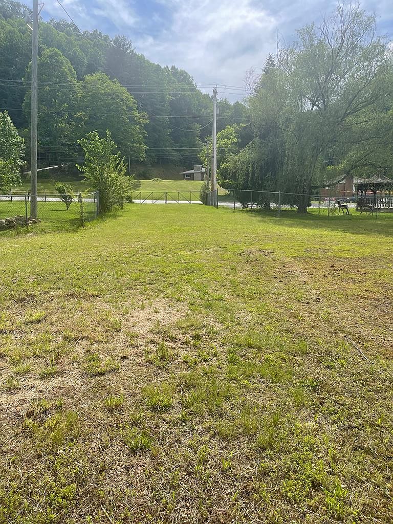 2971 N Main St Hazard, KY 41701  | Single Family
