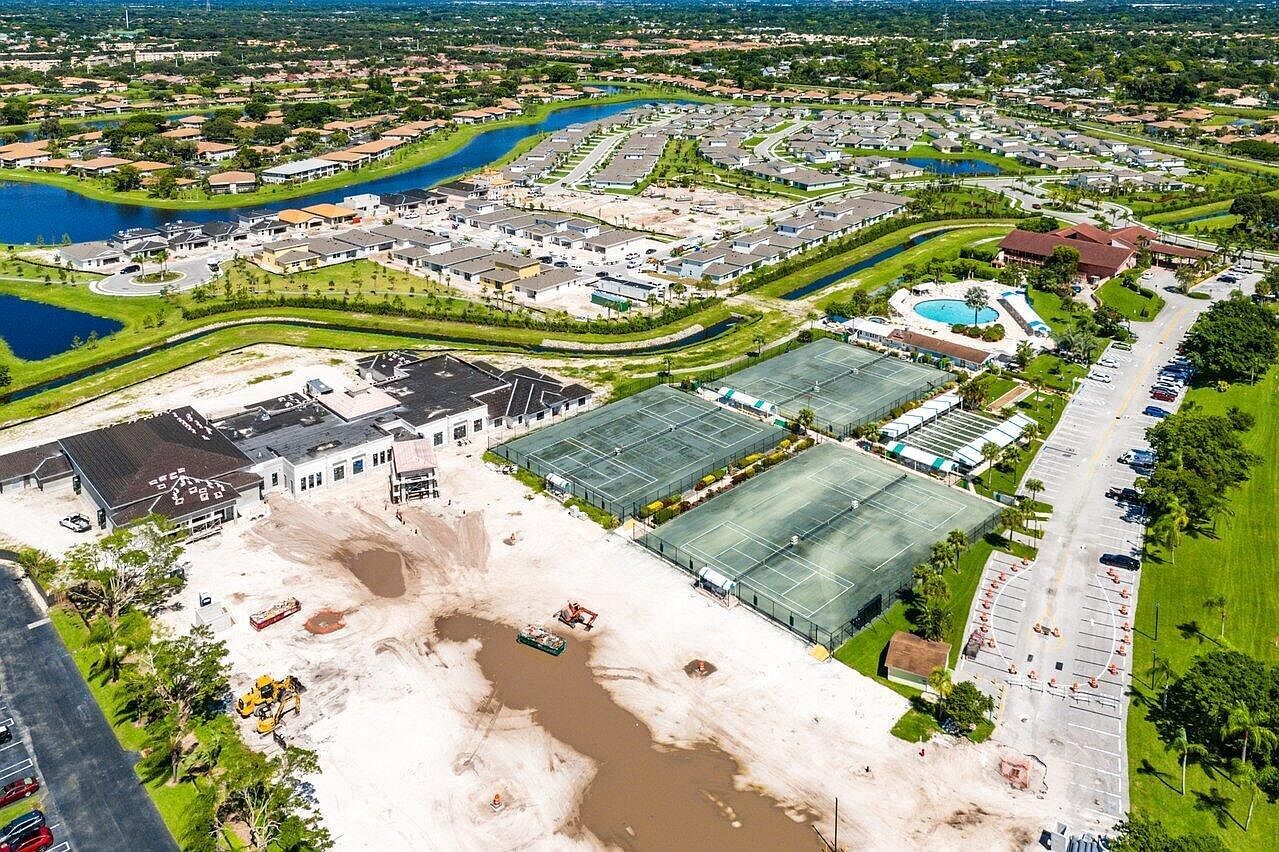 13578 Via Flora APT E Delray Beach, FL 33484  | Condominium