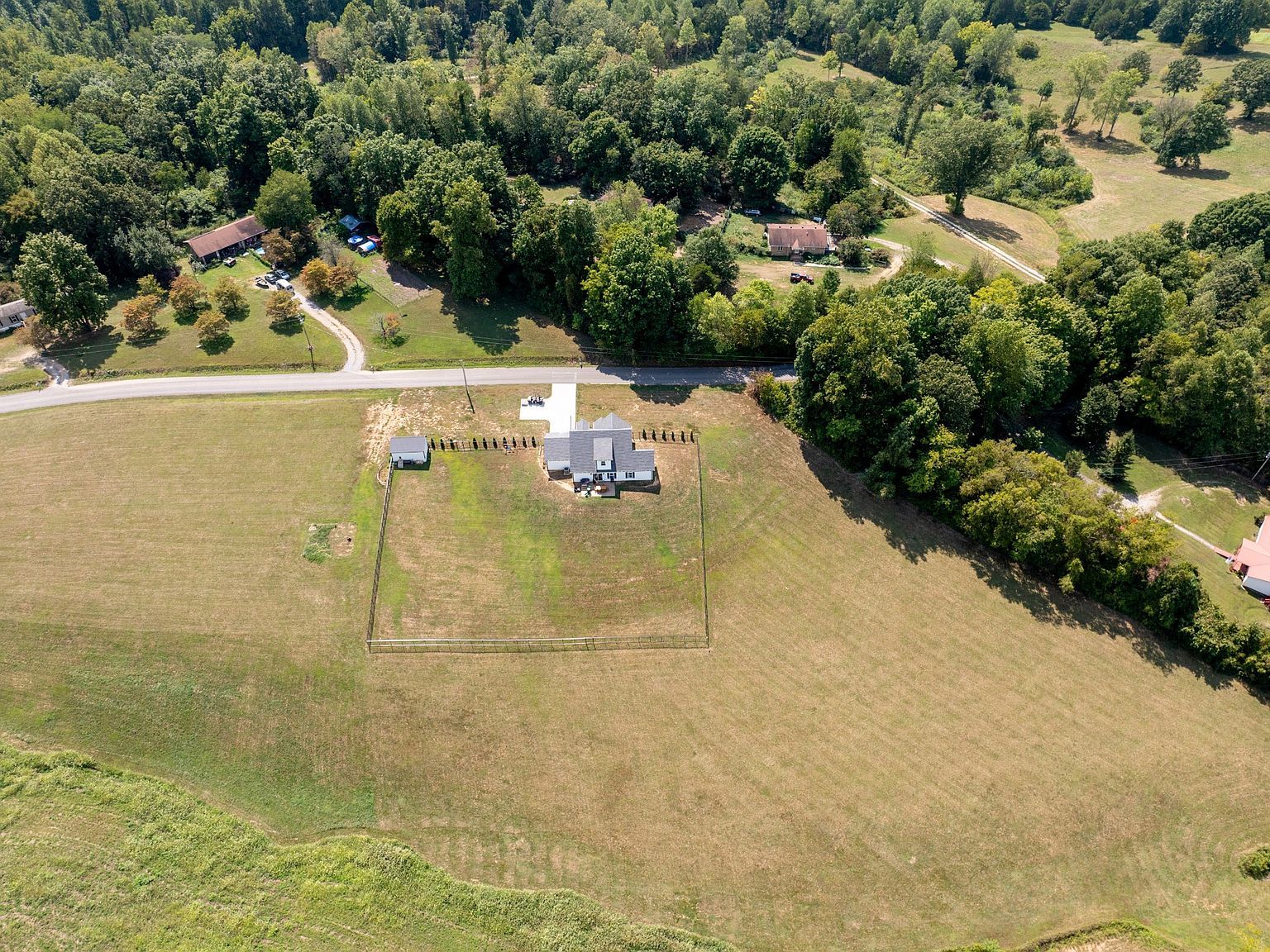 1020 Loggins Rd Charlotte, TN 37036  | Single Family