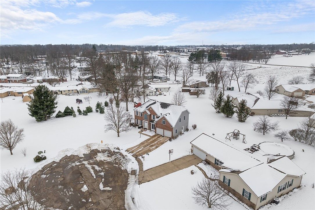 2 Rosewood Ct Paris, IL 61944 | Single Family