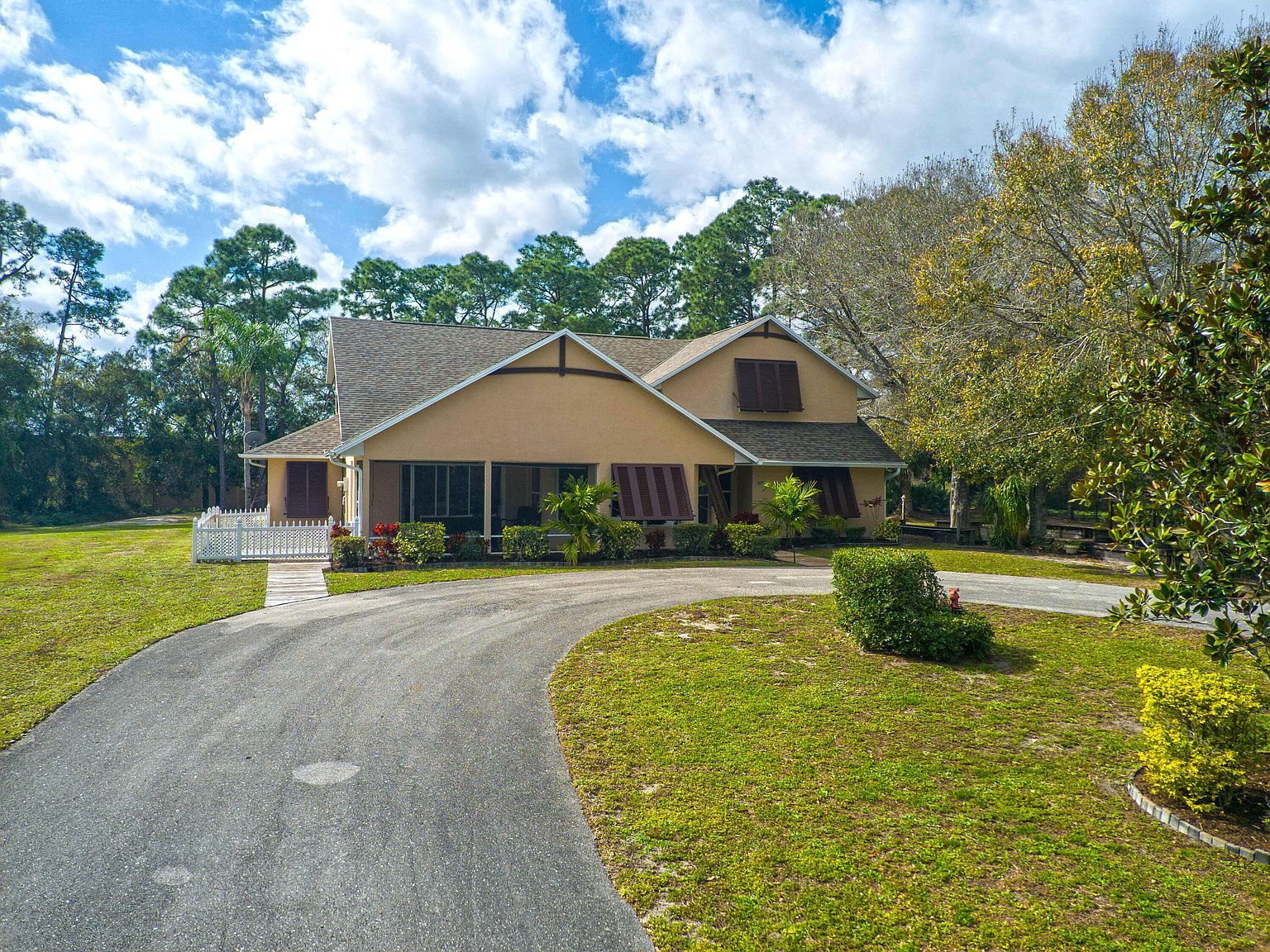 505 Wright Cir Vero Beach, FL 32968  | Single Family