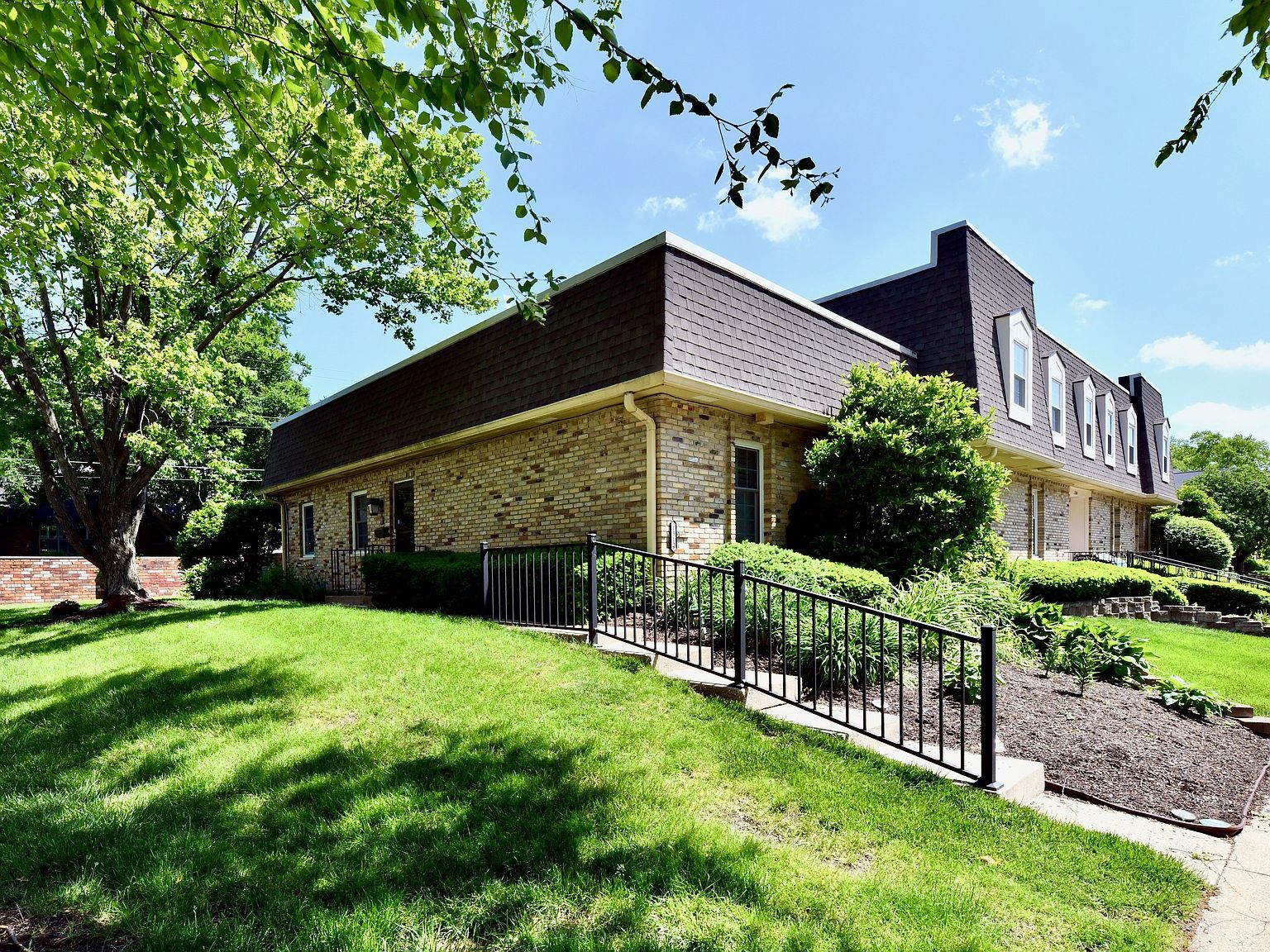1310 Kings Cove Ct Indianapolis, IN 46260  | Condominium
