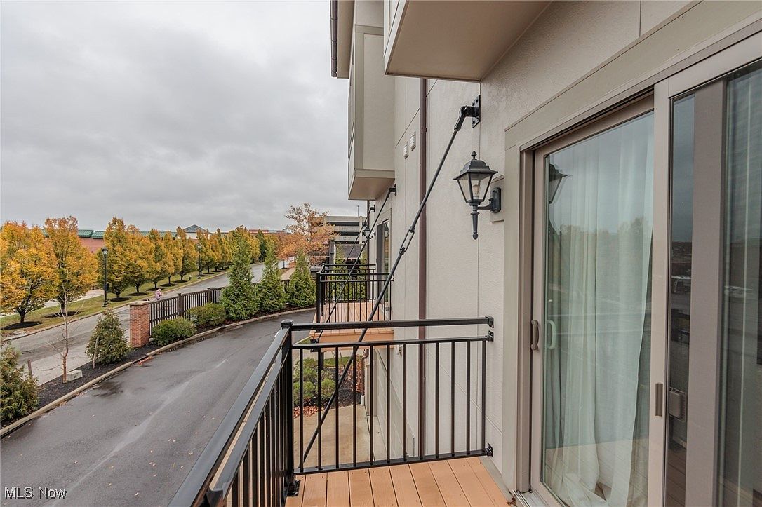 29 Ashbourne Dr Westlake, OH 44145  | Condominium