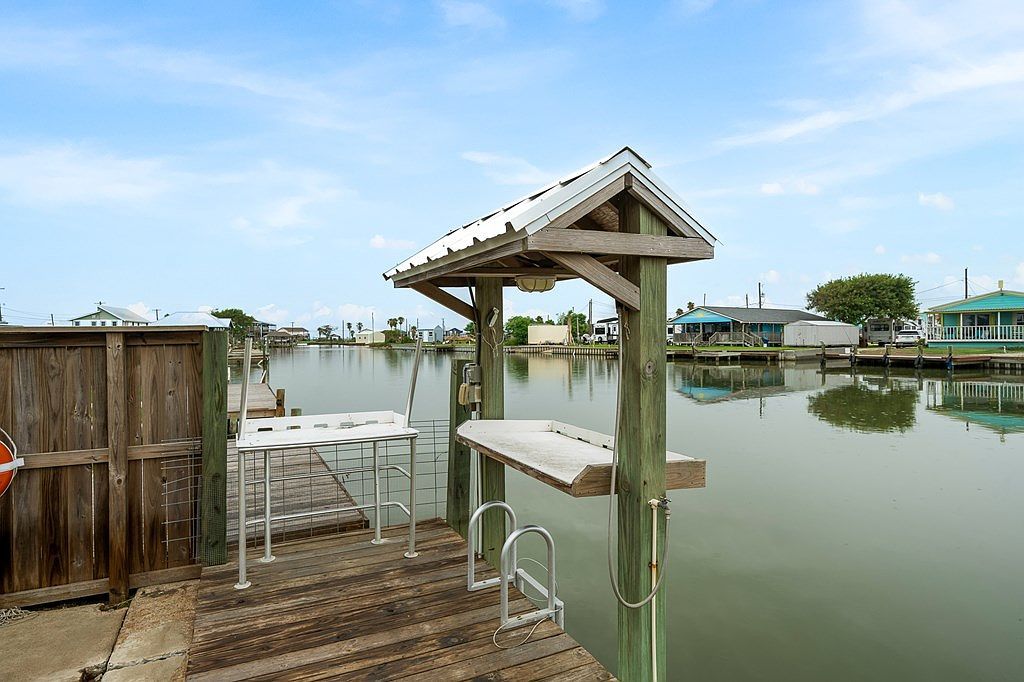 515 Copano Cove Rd Rockport, TX 78382 | Single Family