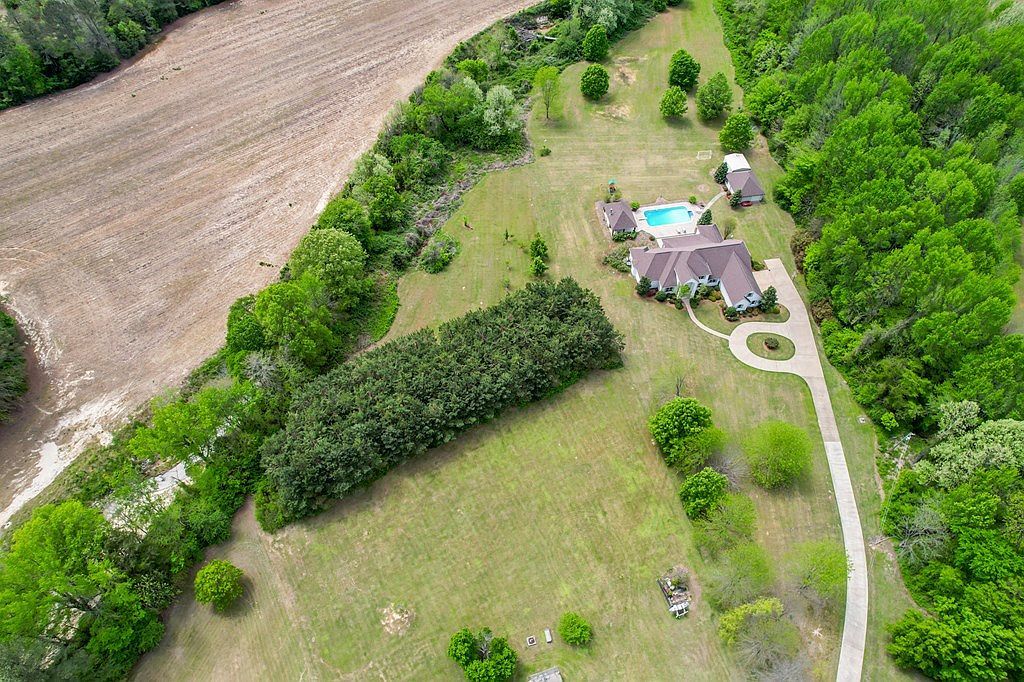 130 County Road 311 Oxford, MS 38655  | Single Family