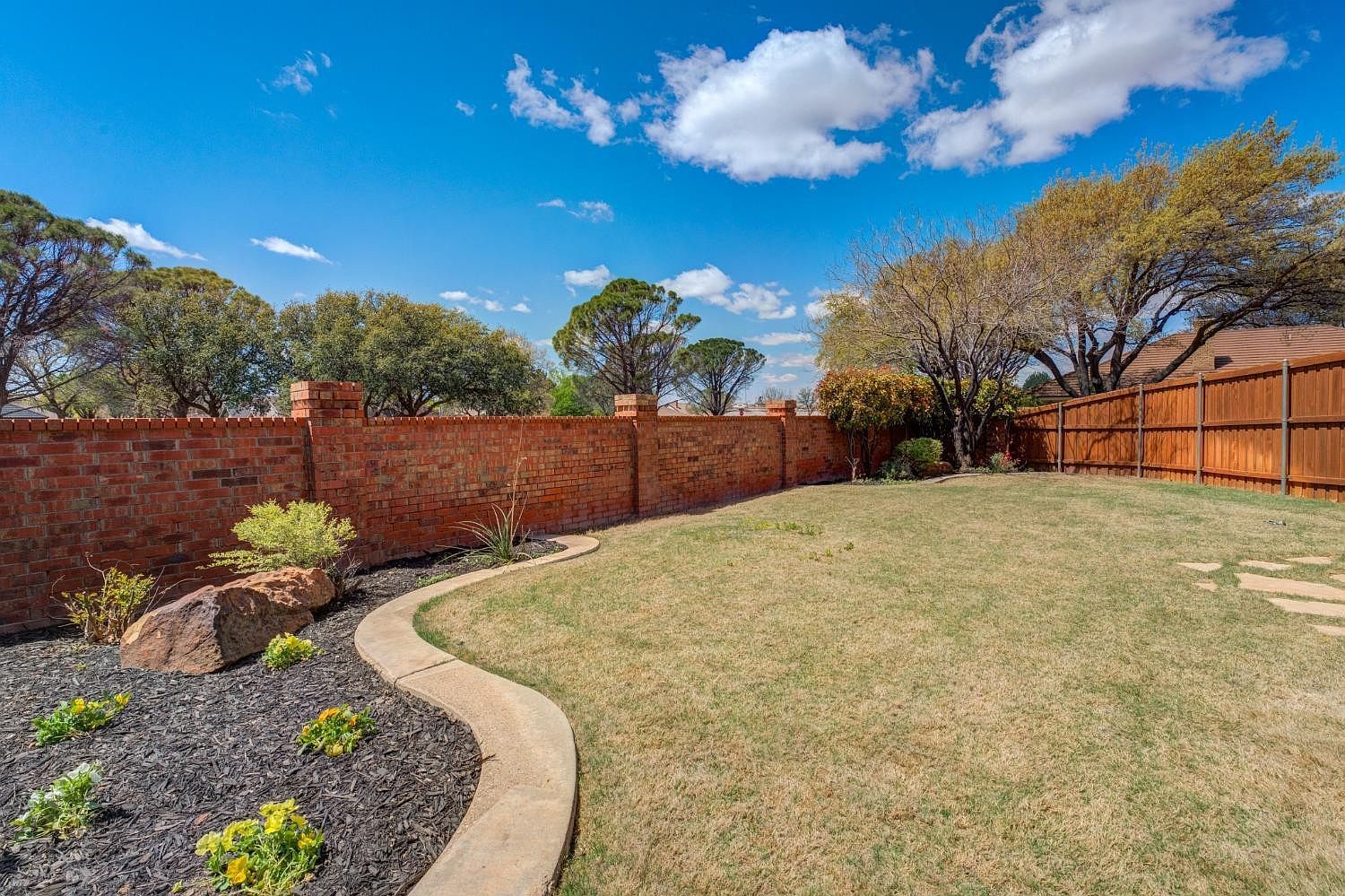 15 Whisperwood Cir Lubbock, TX 79416  | Single Family