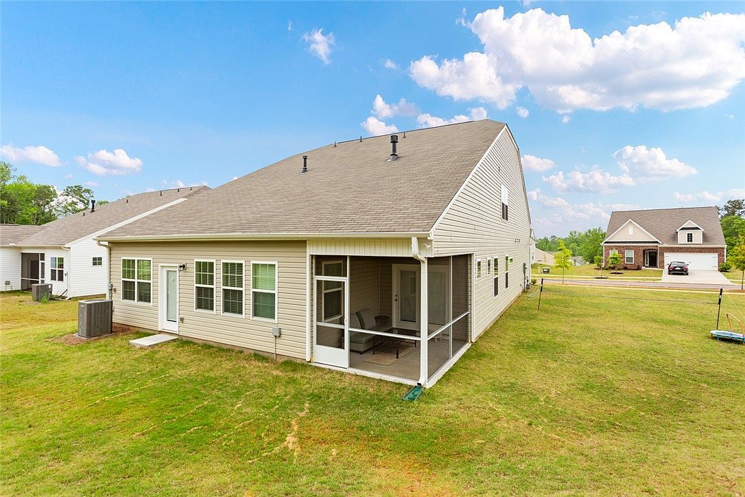 121 Somerset Ln Central, SC 29630  | Single Family