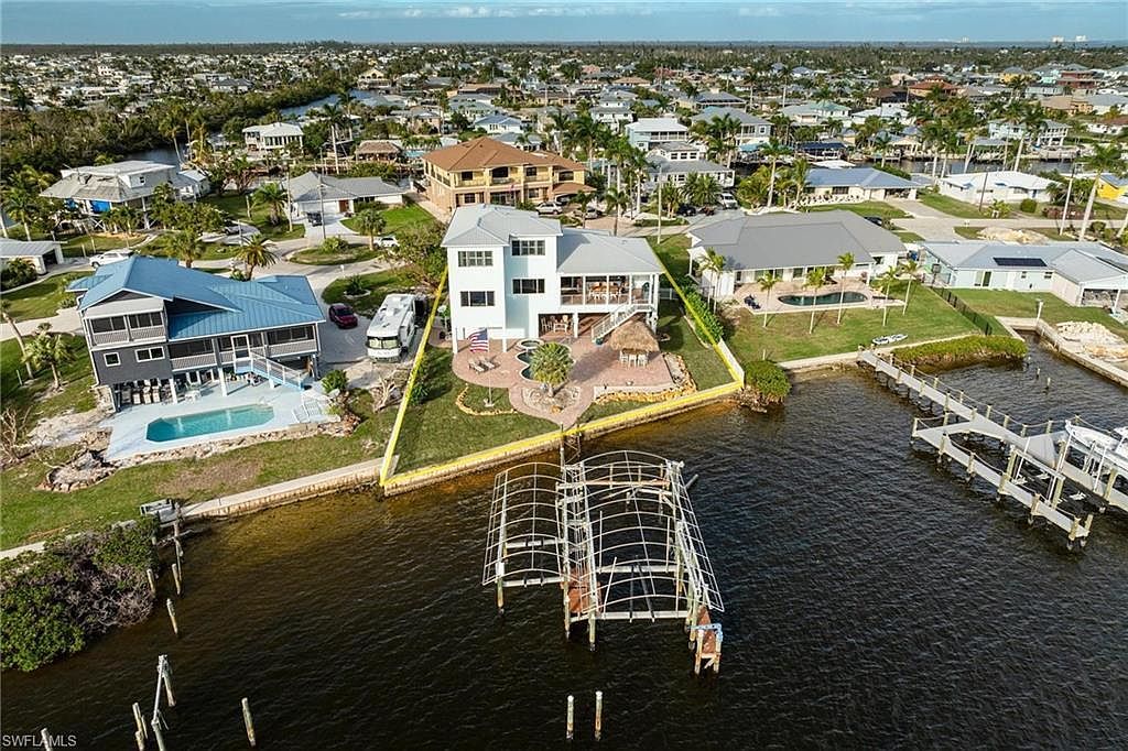 3807 San Carlos Dr Saint James City, FL 33956 | Single Family