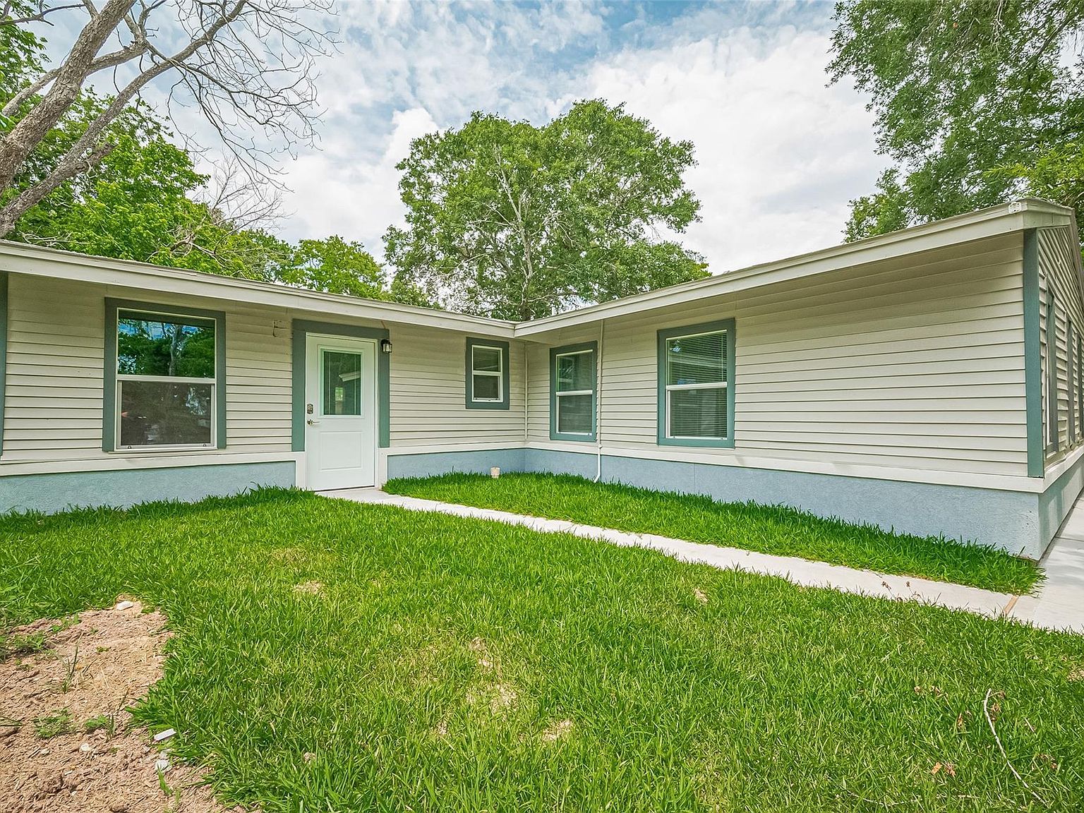 6058 Lyndhurst Dr Houston, TX 77033  | Single Family