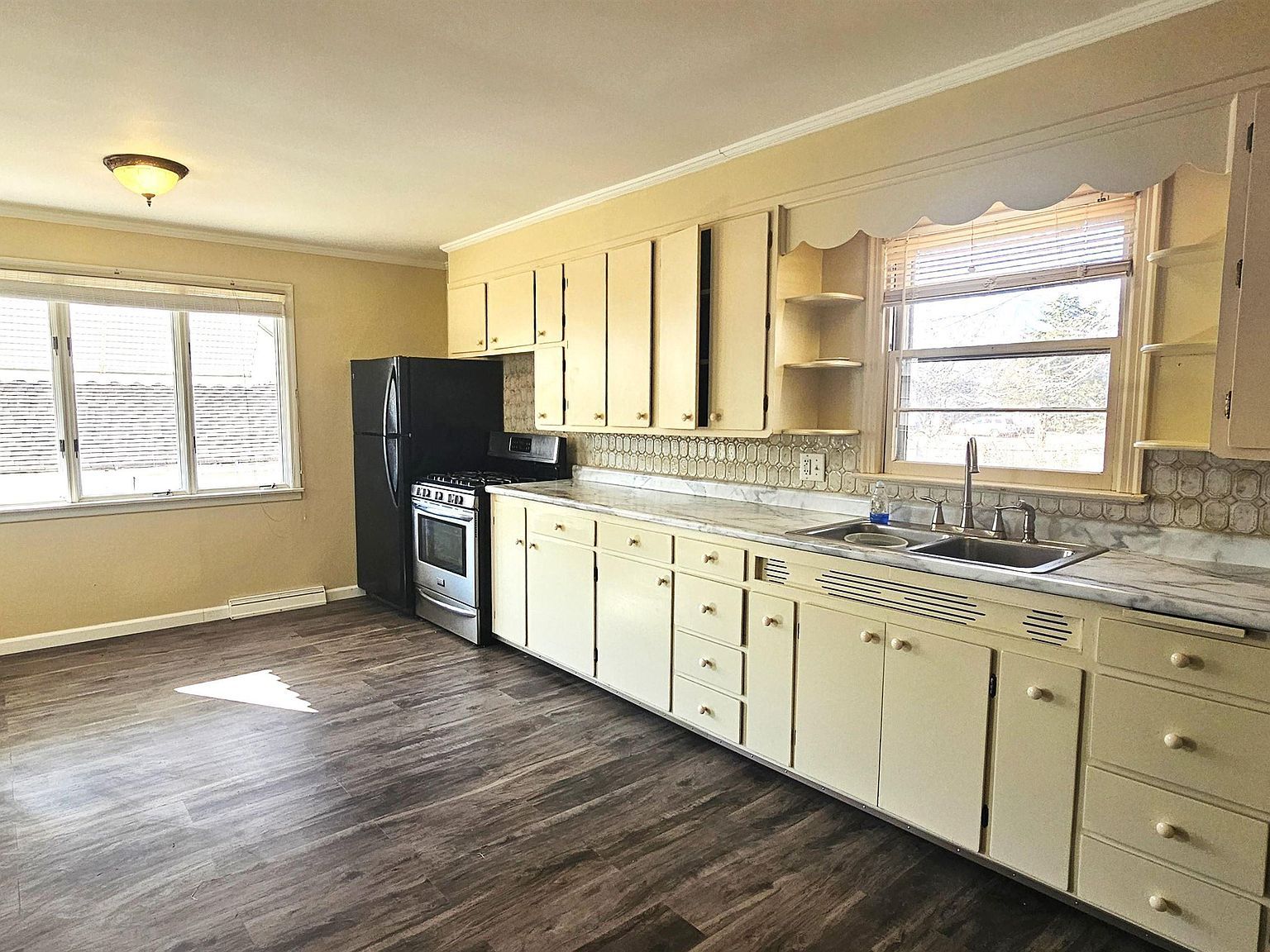 409 W 13th St Johnston City, IL 62951 - Thumbnail 5