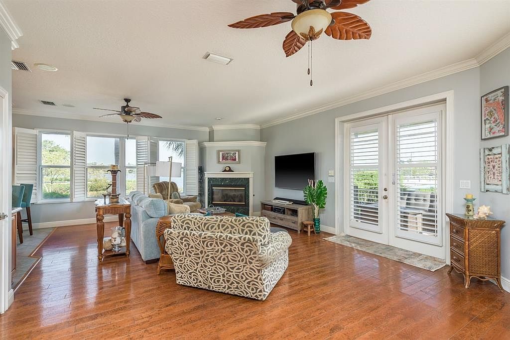 339 Manatee Ln Tarpon Springs, FL 34689 - Thumbnail 5