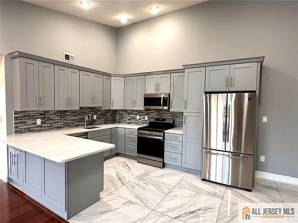 341 Wimbeldon Ct North Brunswick, NJ 08902 - Thumbnail 5