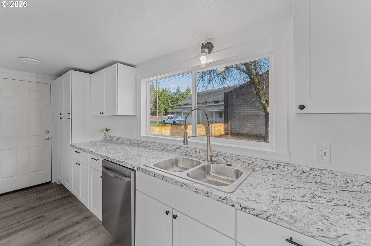 48181 Highway 58 Oakridge, OR 97463 - Thumbnail 5