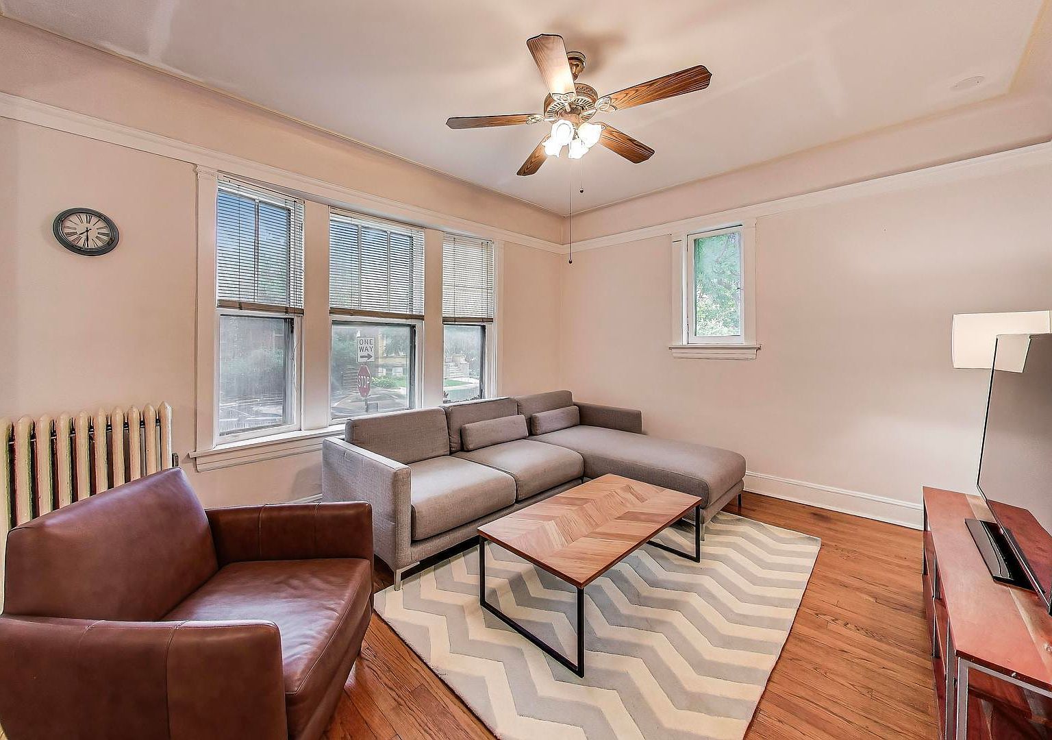 1254 W Thorndale Ave APT 1W Chicago, IL 60660 - Thumbnail 5