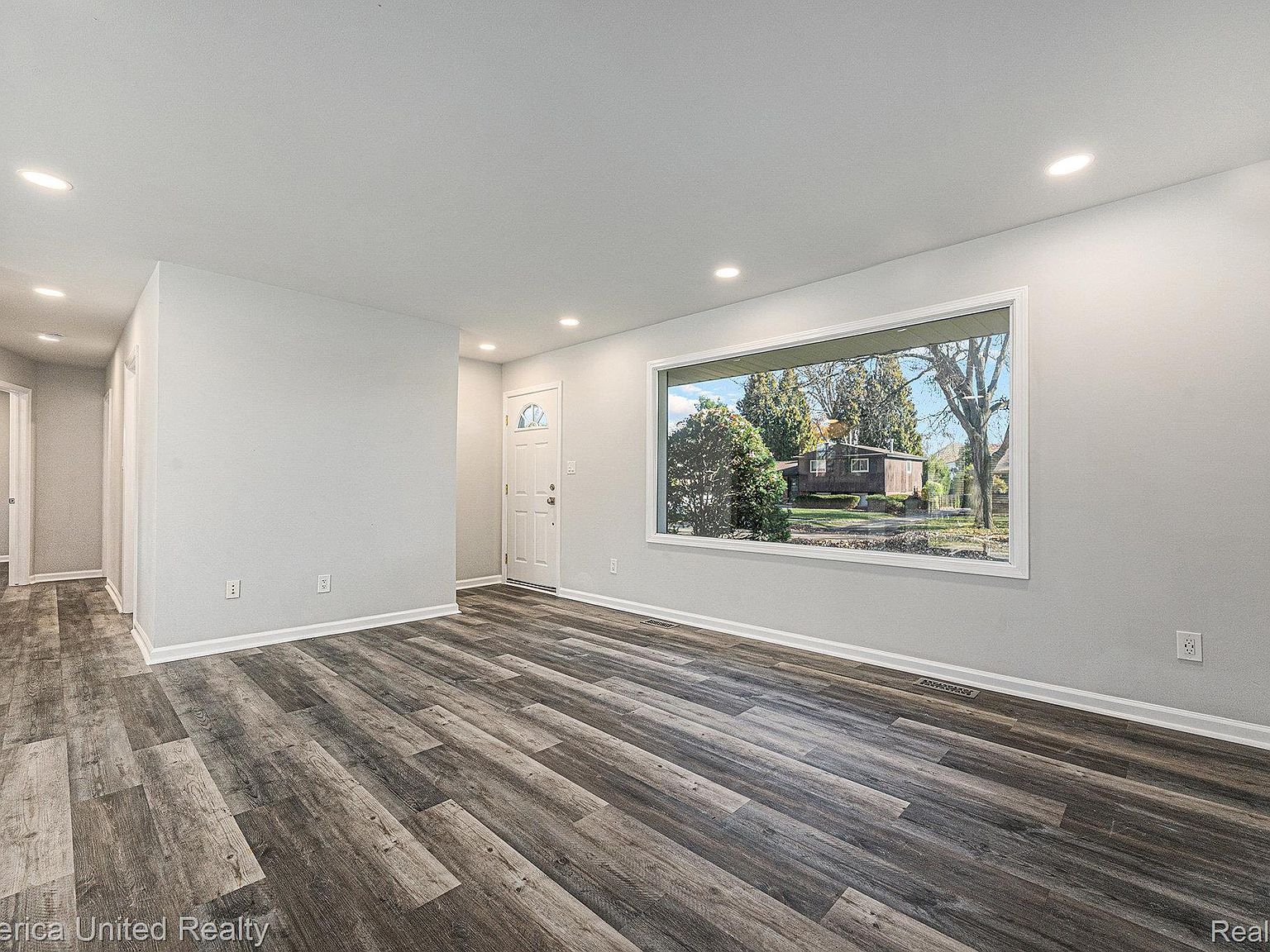 14551 Country Club Dr Livonia, MI 48154 - Thumbnail 5