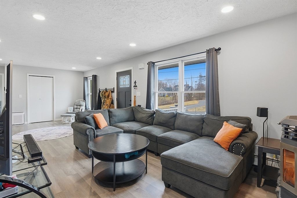 185 Davis Rd Westminster, MA 01473 - Thumbnail 5