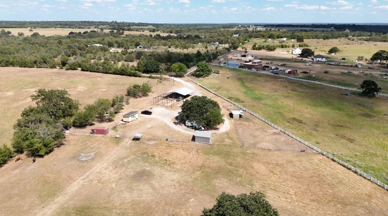 222 Powell Ln Elgin, TX 78621 - Thumbnail 5