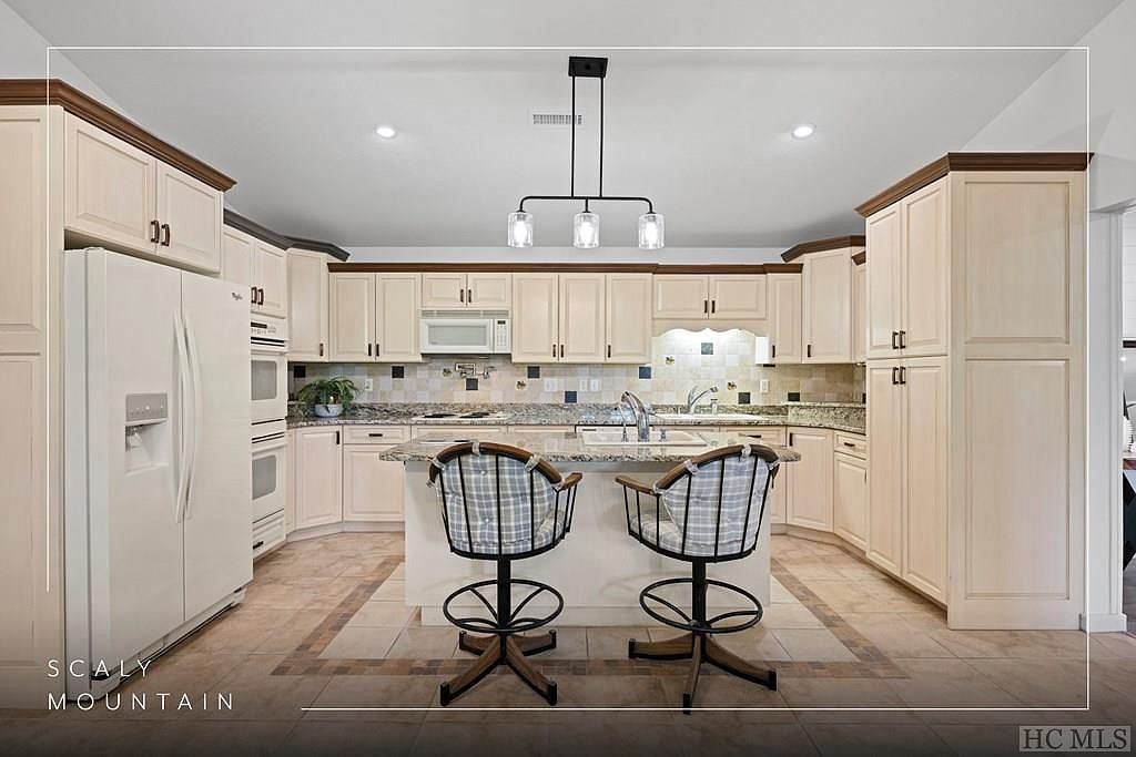 39 Trailwood Ln Scaly Mountain, NC 28775 - Thumbnail 5