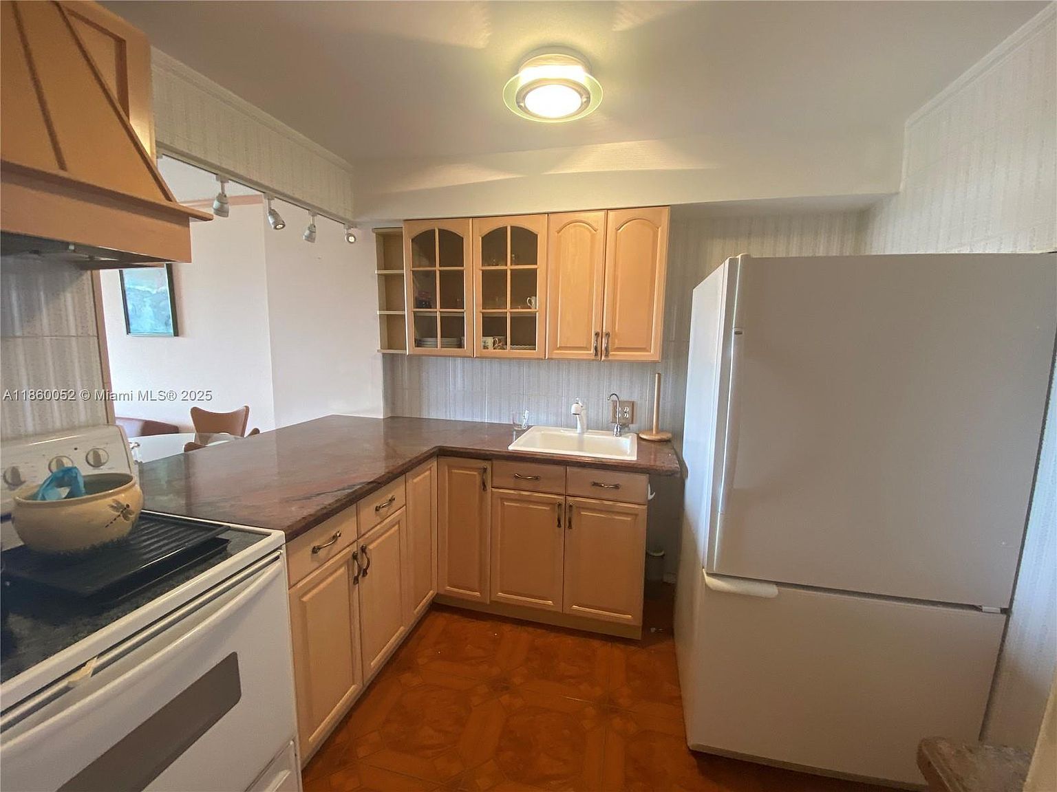 20379 W Country Club Dr #935-3 Miami, FL 33180 - Thumbnail 5