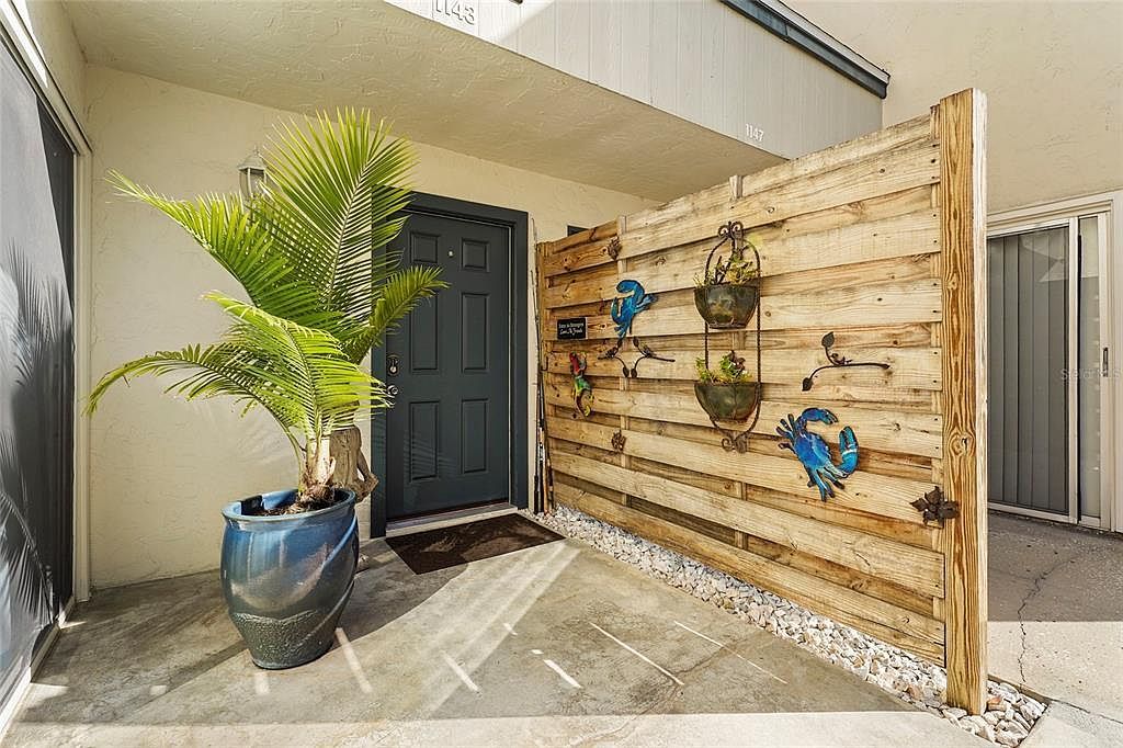 1143 Longfellow Rd Sarasota, FL 34243 - Thumbnail 5