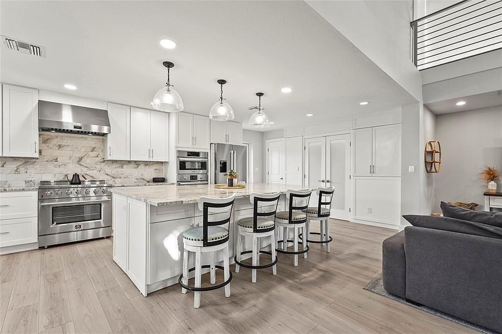 430 Island Cir Sarasota, FL 34242 - Thumbnail 5