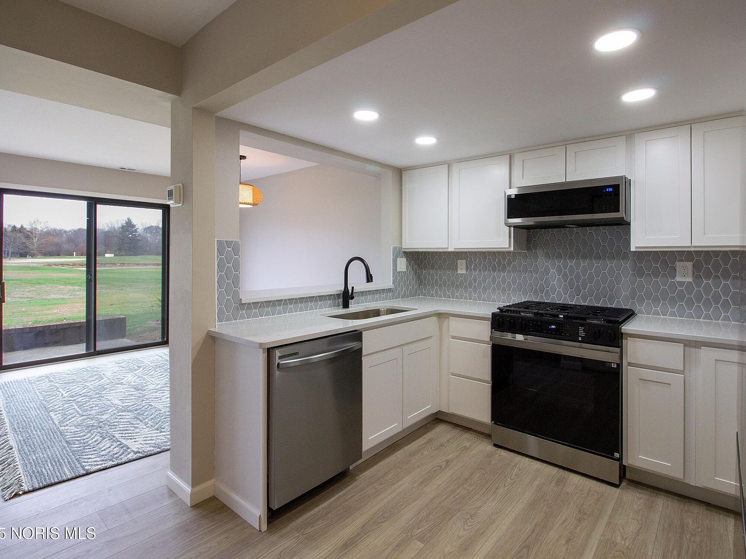 6818 Fenwyck Rd APT 7 Maumee, OH 43537 - Thumbnail 5