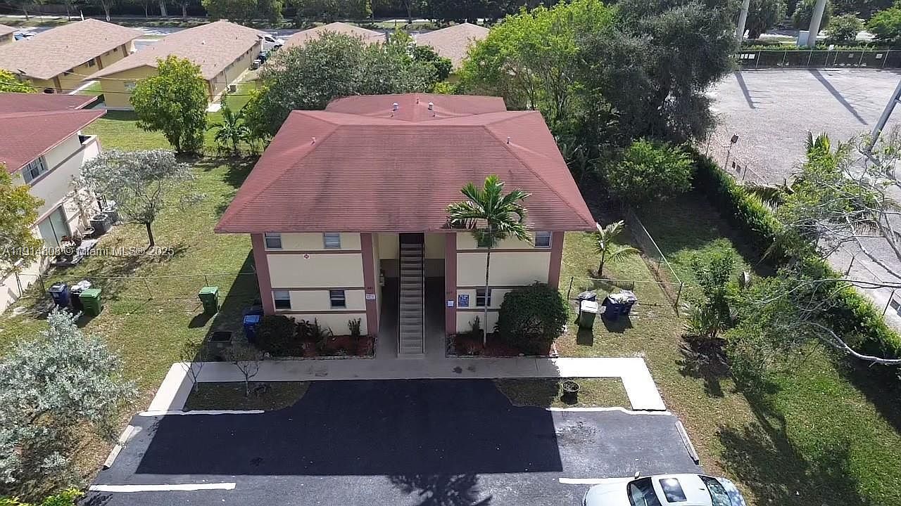 825 SW 10th St Hallandale, FL 33009 - Thumbnail 5