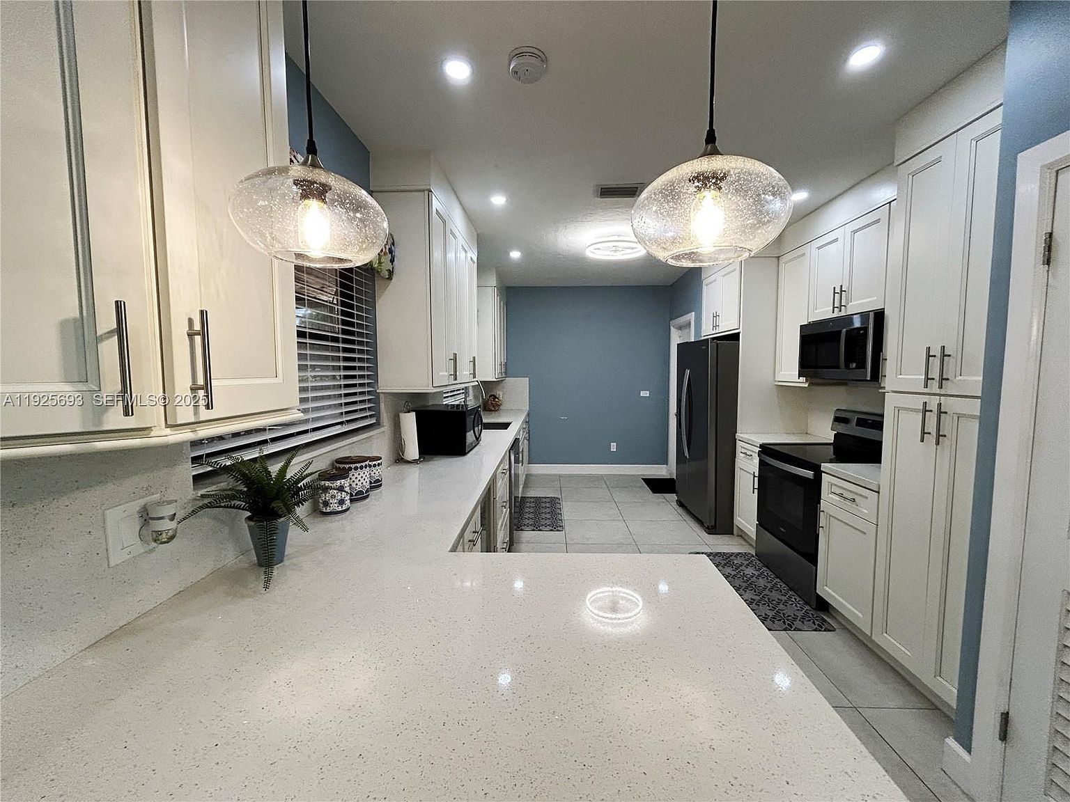 1140 NE 204th St Miami, FL 33179 - Thumbnail 5