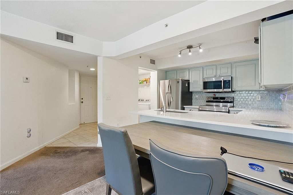 4109 Residence Dr APT 515 Fort Myers, FL 33901 - Thumbnail 5