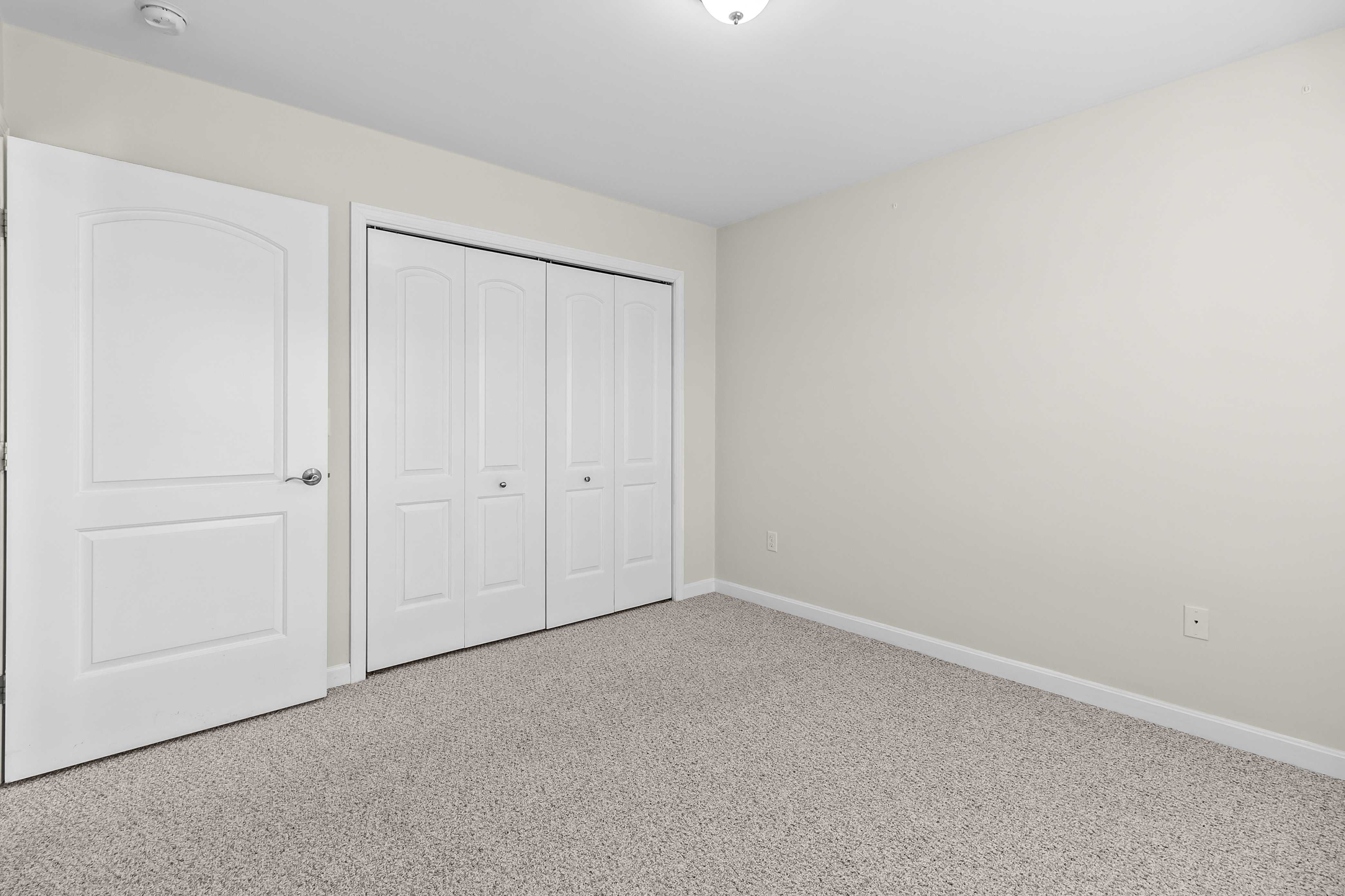 2703 Village Green Circle, Coventry, RI, USA, 2816 - Thumbnail 5