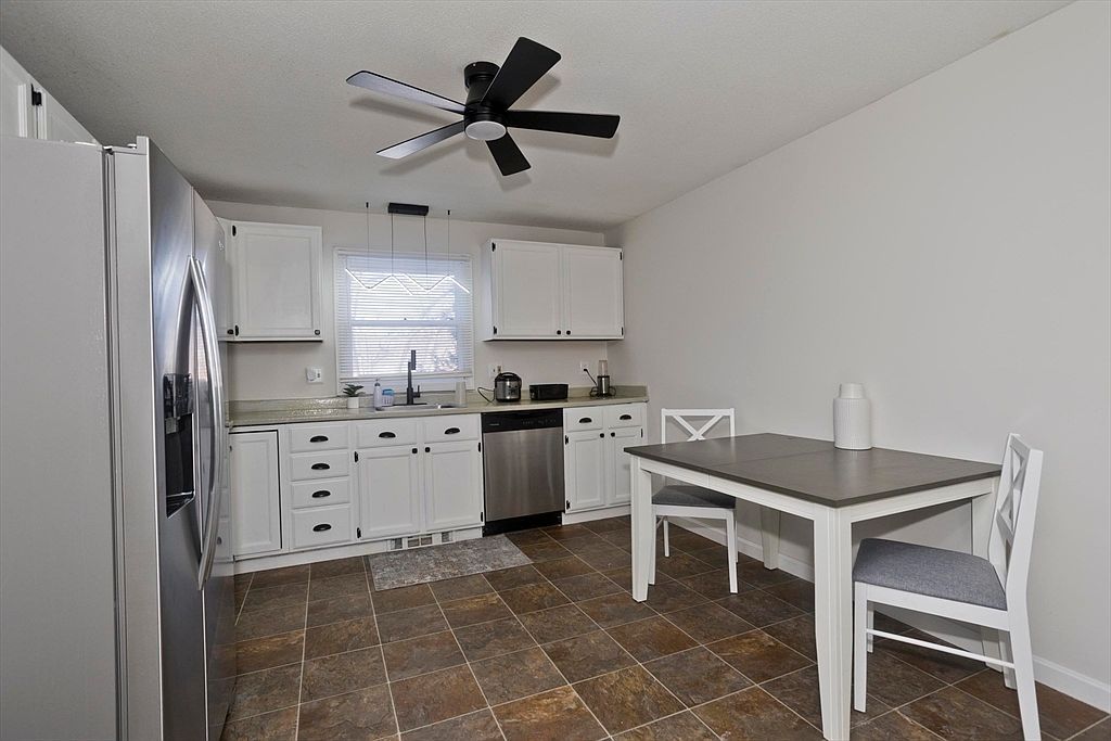 60 Chapin St APT D Holyoke, MA 01040 - Thumbnail 5