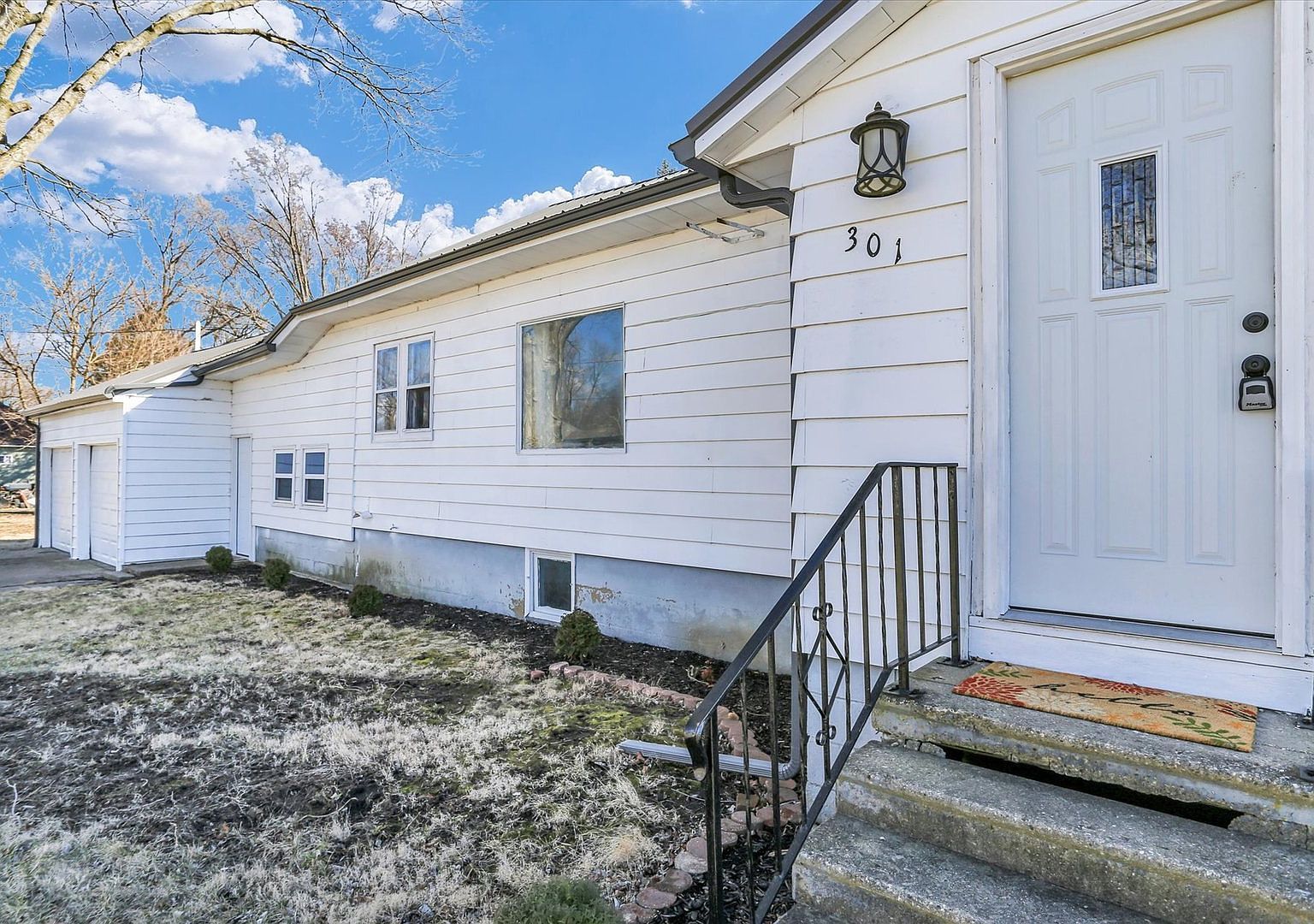 301 S Douglas St Villa Grove, IL 61956 - Thumbnail 5