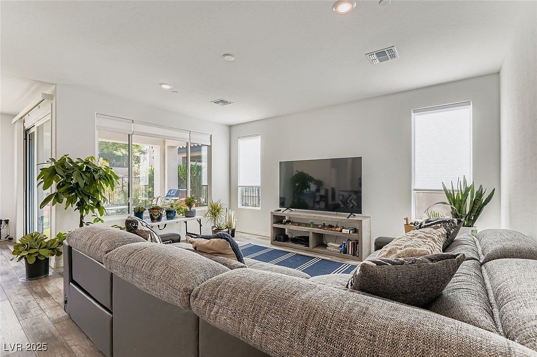 116 Lake Oasis St Henderson, NV 89011 - Thumbnail 5