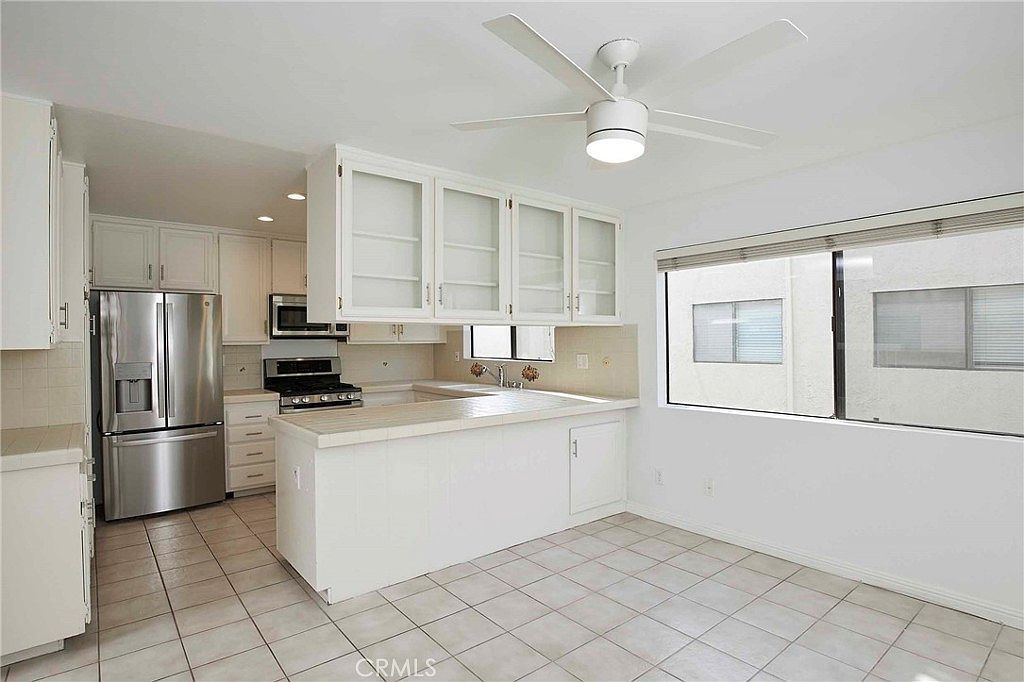 6121 Shoup Ave UNIT 10 Woodland Hills, CA 91367 - Thumbnail 5