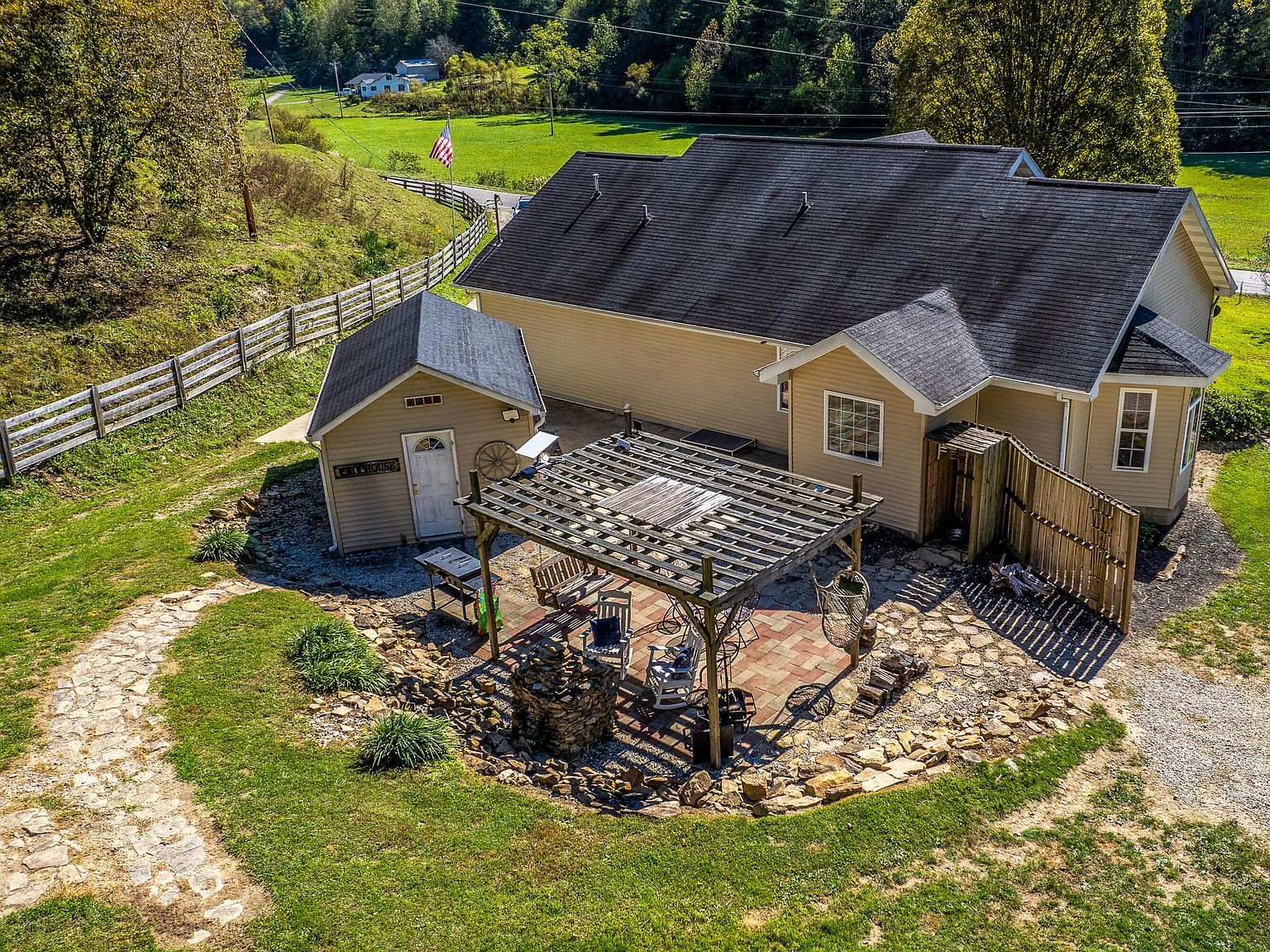 1173 Gun Creek Rd Salyersville, KY 41465 - Thumbnail 5