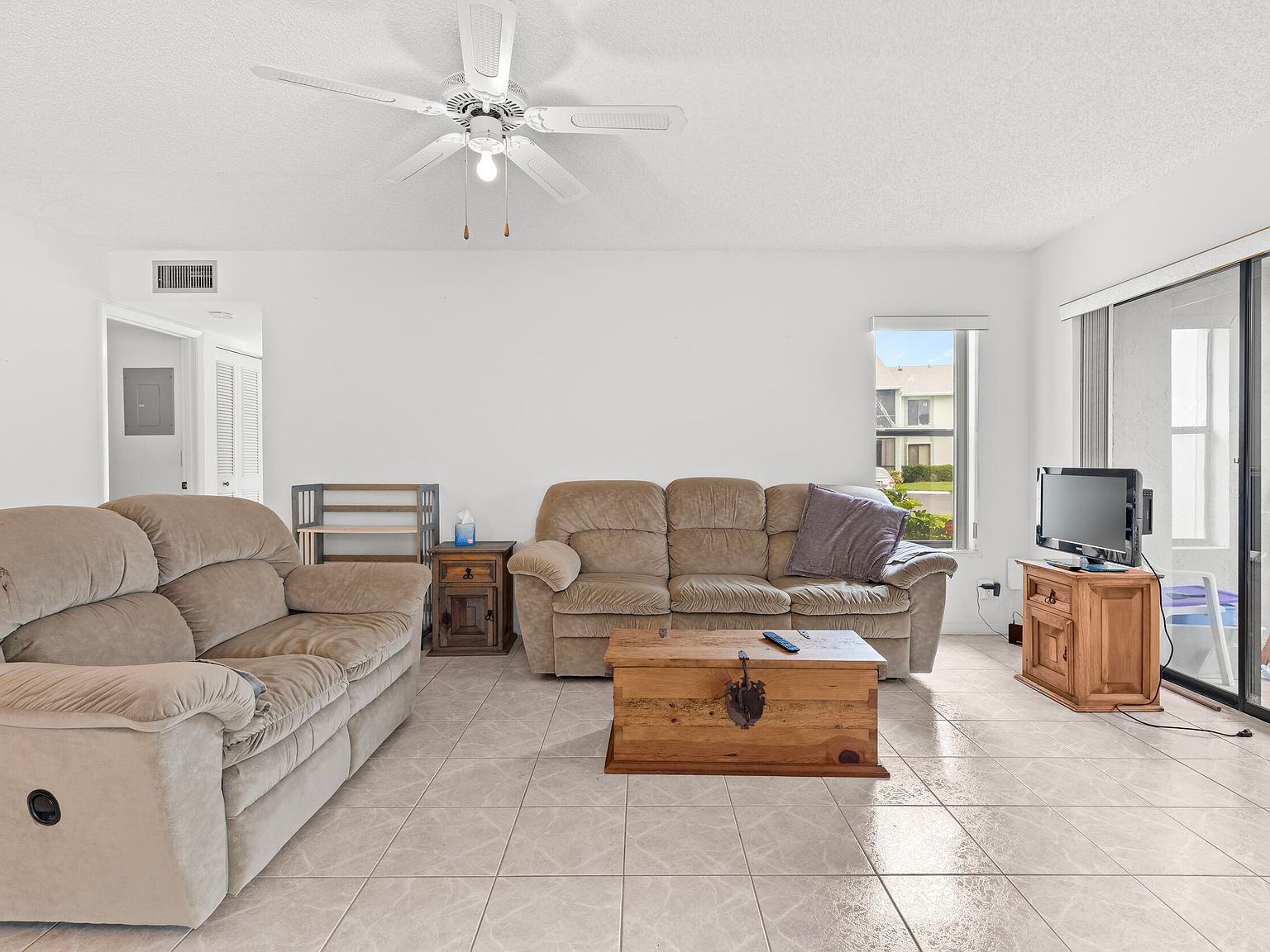 3664 Alder Dr APT D1 West Palm Beach, FL 33417 - Thumbnail 5