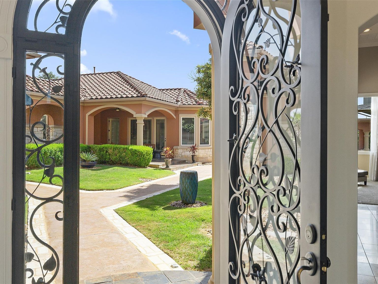 25616 Kahala Sunset Ct Spicewood, TX 78669 - Thumbnail 5