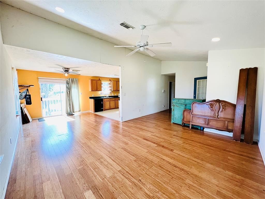 2105 W Gillis Ave Cameron, TX 76520 - Thumbnail 5