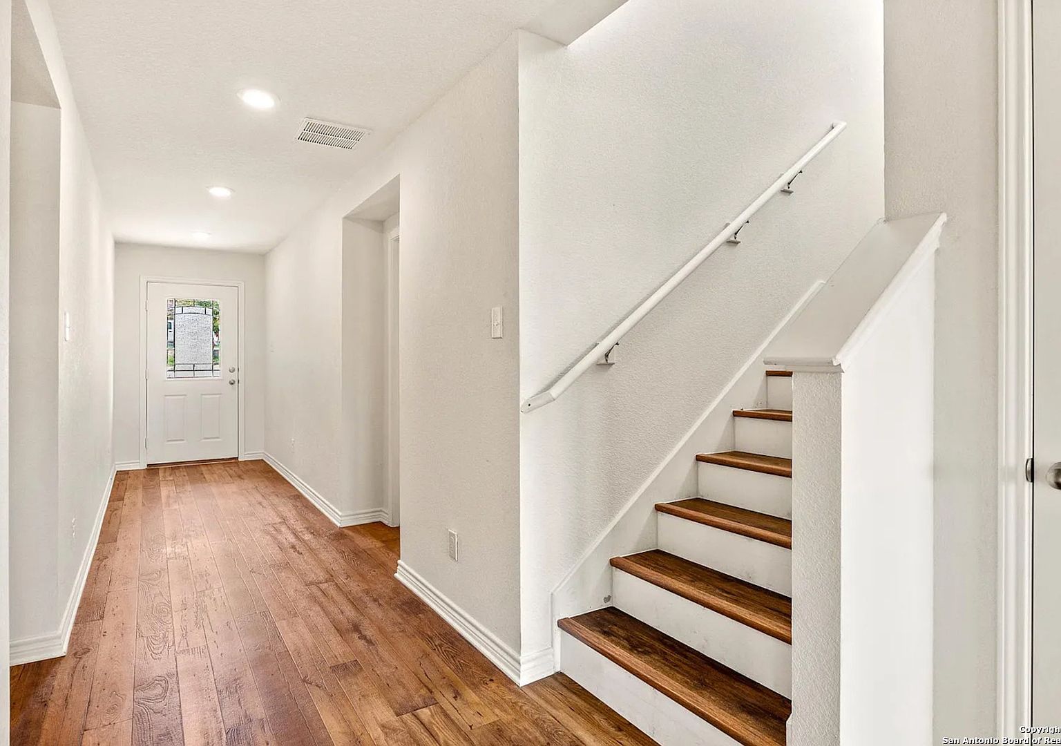 1306 Hummingbird San Antonio, TX 78245 - Thumbnail 5