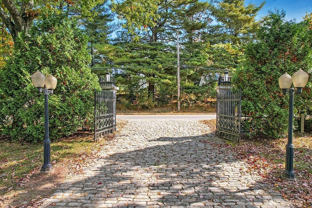 667 Grove St Worcester, MA 01605 - Thumbnail 5