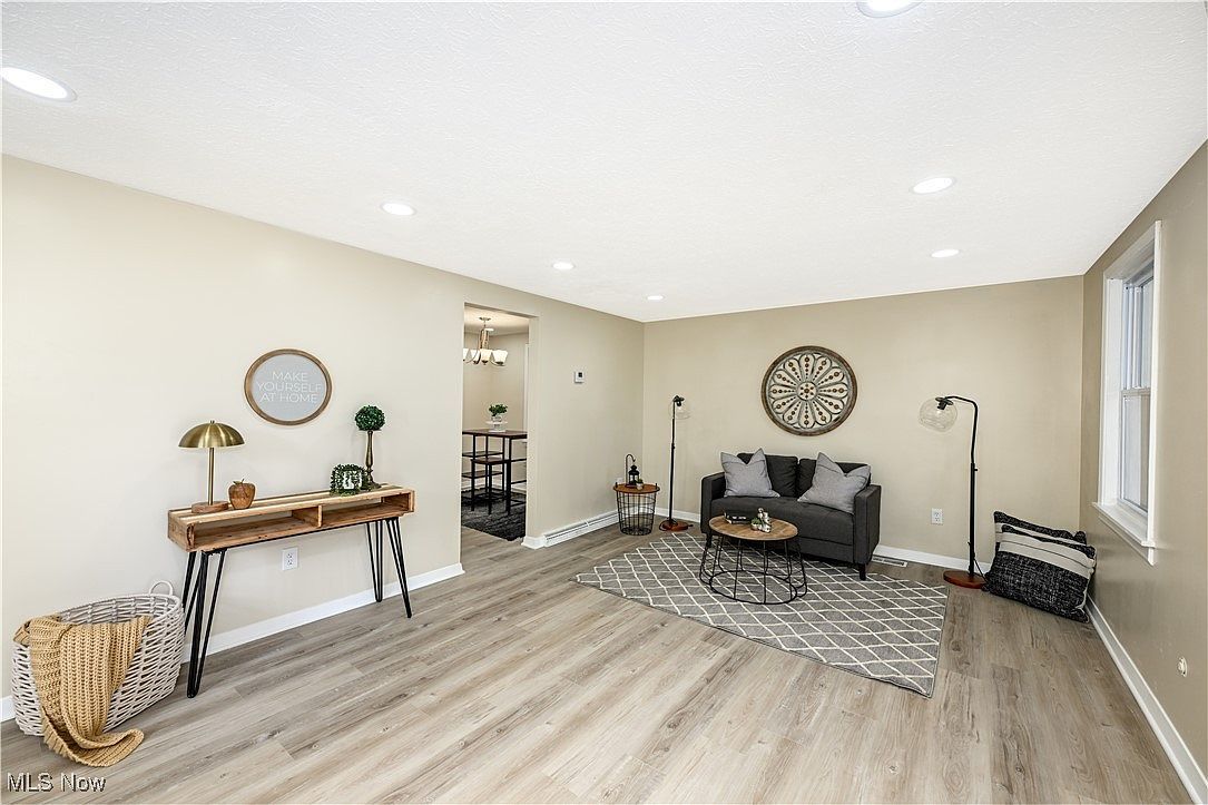 636 Flora Ave Akron, OH 44314 - Thumbnail 5