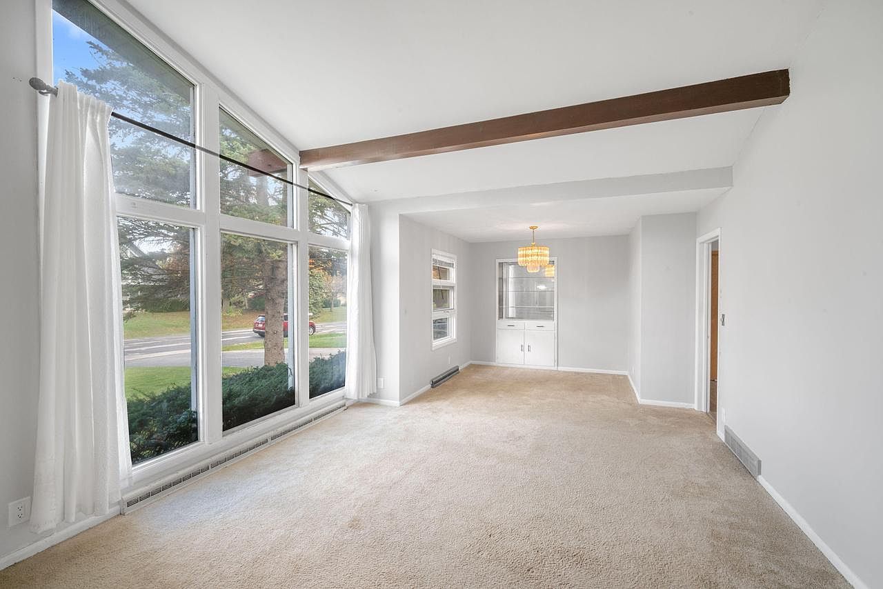 9505 W Orinda Ct Milwaukee, WI 53224 - Thumbnail 5